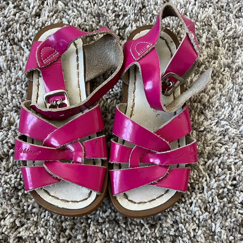 Saltwater sandal, size 8, Pink
